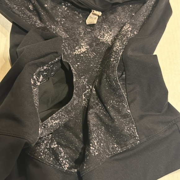 Under Armour women’s fitted body long sleep with 2 front pockets black and grey - Picture 9 of 9